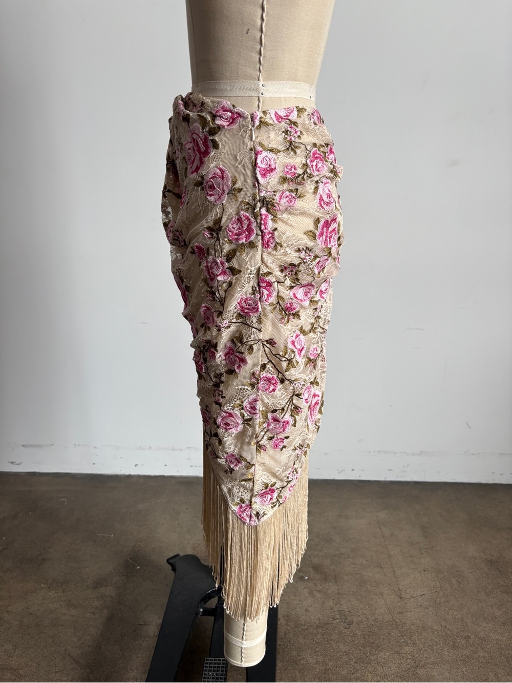 $319 NWT For Love And Lemons “Esme” Rose Embroidered Asymmetrical Skirt Sz 8 - Picture 7 of 15